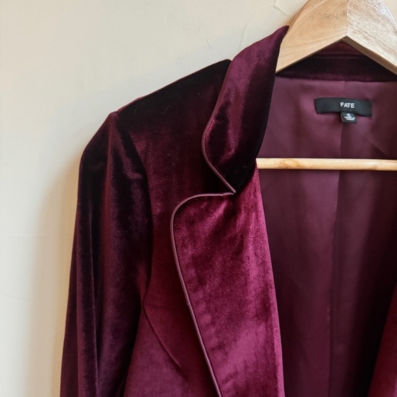 FATE Burgundy Red Velvet Luxe Notched Lapel One Button Blazer Womens Size S - Picture 7 of 14